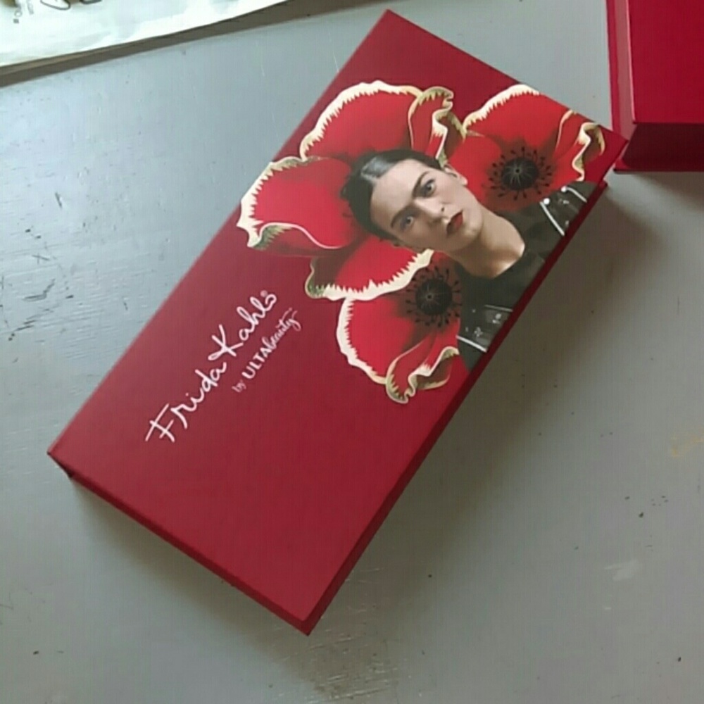 Frida Kahlo Collector's Box - Picture 5 of 8